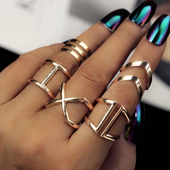 Jewelry - Reflective Gold 5-Piece Geometric Chic Ring Set